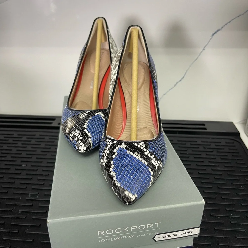 ROCKPORT 75mm Total Motion Women’s Pump Sz 6M CH6723 Blue Black Grey Snake - Picture 10 of 11